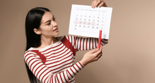 Шкіра та менструальний цикл — вплив гормонів і догляд