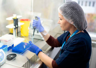 Какие анализы сдают во время беременности и когда